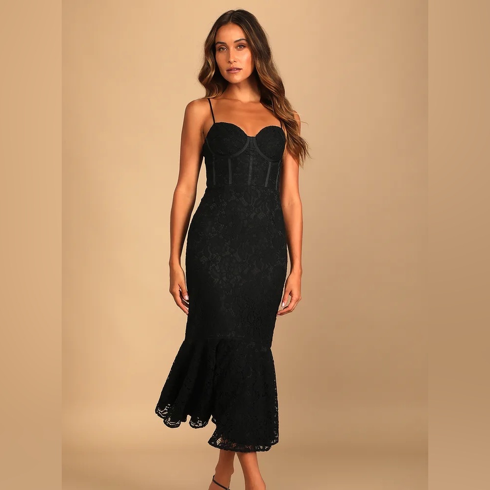 NWT- Lulus- size Medium - Black Stunning floral lace Dress